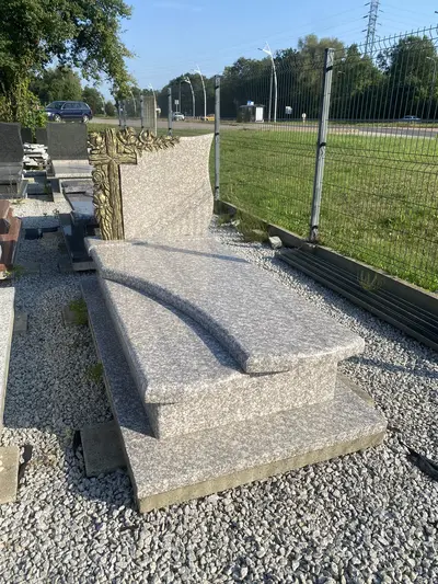 Nagrobek nr 4